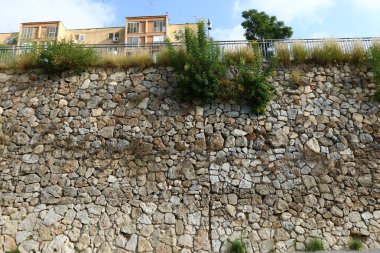 Eski bir kale eski taş duvar kalıntıları 