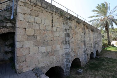 Eski bir kale eski taş duvar kalıntıları 