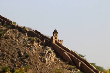 Eski bir kale eski taş duvar kalıntıları 