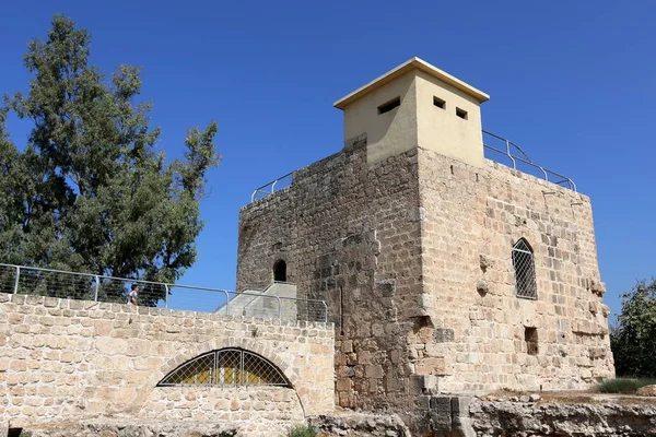 Руины Старой Каменной Стены Древней Крепости — стоковое фото