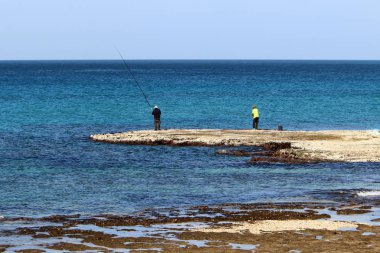 adam Kuzey İsrail'Akdeniz kıyısında 