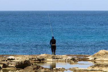adam Kuzey İsrail'Akdeniz kıyısında 