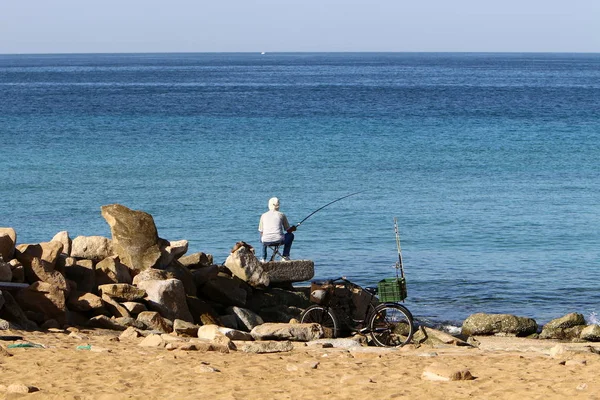 Mannen Stranden Medelhavet Norra Israel — Stockfoto