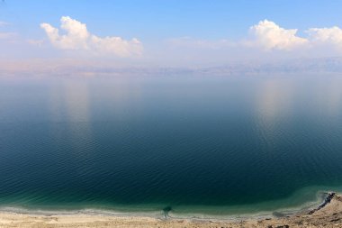 Ölülerin, Sodom deniz İsrail ve Ürdün Çölü'arasında yer alır 