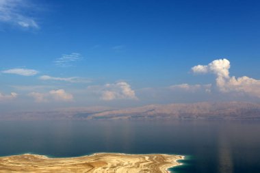 Ölülerin, Sodom deniz İsrail ve Ürdün Çölü'arasında yer alır 