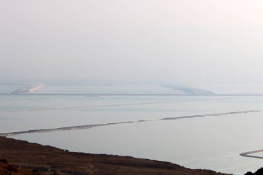 Ölülerin, Sodom deniz İsrail ve Ürdün Çölü'arasında yer alır 
