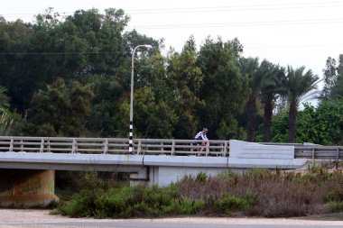 Köprü - bir engel dikilmiş bir yapay yapısı 
