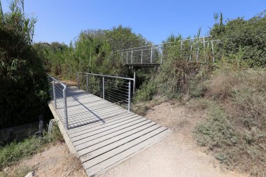 Köprü - bir engel dikilmiş bir yapay yapısı 