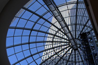 İnşaat ve mimari büyük bir şehir sokaklarında geometrik şekiller 