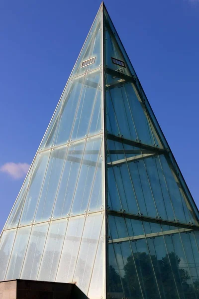 Formas Geométricas Construção Arquitetura Nas Ruas Uma Grande Cidade — Fotografia de Stock