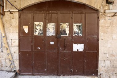 Kapı - diyafram girin ve tesislerinde çıkmak için duvardaki 