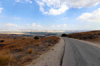 Yol mesafeye gidiyor. 