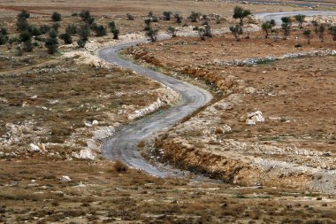 Yol mesafeye gidiyor. 