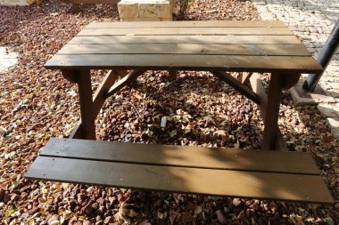 Kuzey İsrail bir açık şehir parkında bir Bank standları 