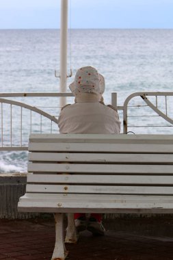 Kuzey İsrail ' Akdeniz'in kıyısında dinlenme tezgah 