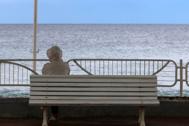 Kuzey İsrail ' Akdeniz'in kıyısında dinlenme tezgah 