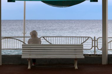 Kuzey İsrail ' Akdeniz'in kıyısında dinlenme tezgah 