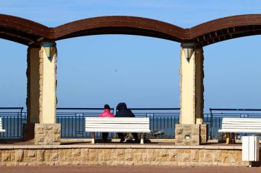Kuzey İsrail ' Akdeniz'in kıyısında dinlenme tezgah 