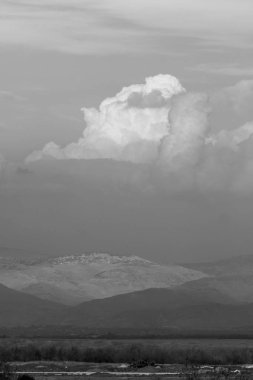 Dünya'nın gökyüzü görünümü bağlıdır günün saati, yıl ve ana hava saati. 