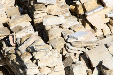 Kuzey İsrail bir açık şehir parkında taş yalan 