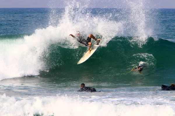 Surf Cavalgando Ondas Mediterrâneo Placas Luz Especiais — Fotografia de Stock