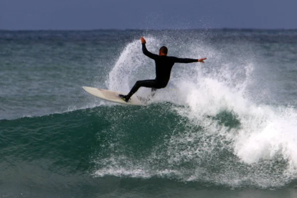 Surf Cavalgando Ondas Mediterrâneo Placas Luz Especiais — Fotografia de Stock