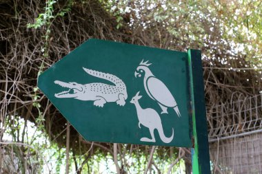 yol işaretleri ve yollar ve Parklar İsrail yüklü tabelaları 