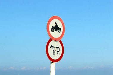 yol işaretleri ve yollar ve Parklar İsrail yüklü tabelaları 