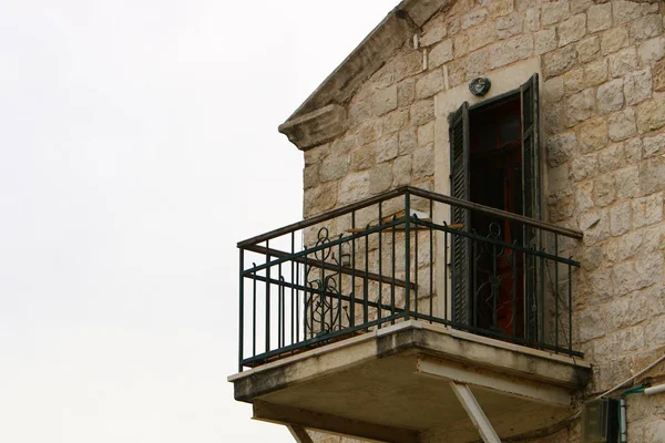 Балкон Архітектурі Платформа Перилами Посилена Балконами Виступають Стіни — стокове фото