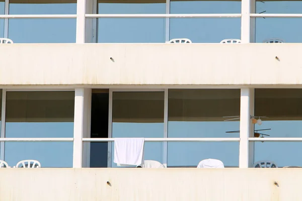 Балкон Архитектуре Представляет Собой Платформу Перилами Закрепленную Торчащих Стены Бамперах — стоковое фото