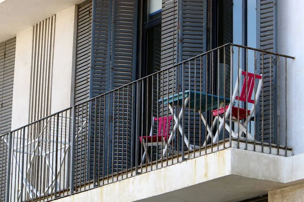 Varanda Arquitetura Uma Plataforma Com Corrimão Reforçado Vigas Salientes Parede — Fotografia de Stock