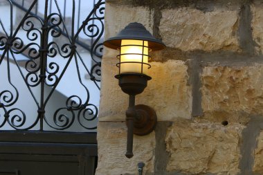 fener İsrail şehir parkında yüklü aydınlatma için 