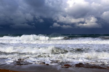 fırtına ve Akdeniz'de Kuzey İsrail rüzgarda 