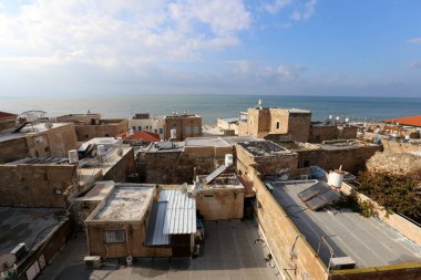 çatılar ve Acre antik şehrin sokaklarında 