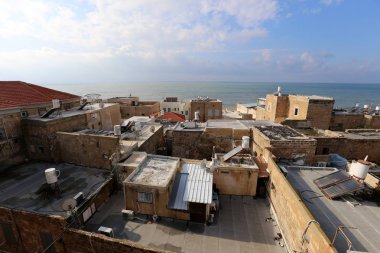 çatılar ve Acre antik şehrin sokaklarında 