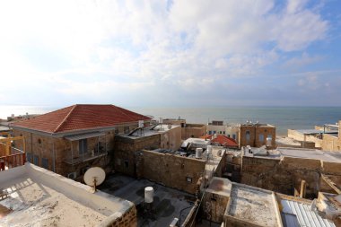 çatılar ve Acre antik şehrin sokaklarında 