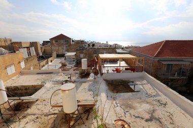çatılar ve Acre antik şehrin sokaklarında 