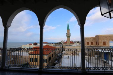 çatılar ve Acre antik şehrin sokaklarında 