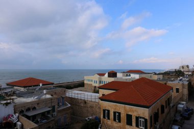 çatılar ve Acre antik şehrin sokaklarında 