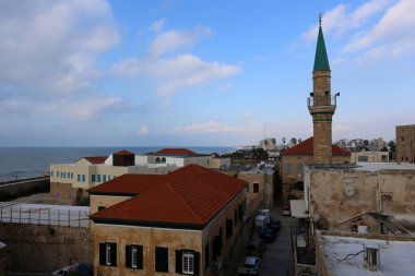 çatılar ve Acre antik şehrin sokaklarında 