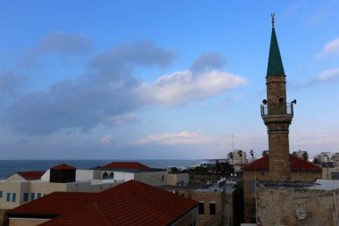 çatılar ve Acre antik şehrin sokaklarında 