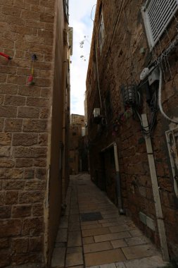 çatılar ve Acre antik şehrin sokaklarında 