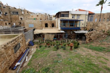 çatılar ve Acre antik şehrin sokaklarında 