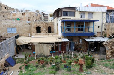 çatılar ve Acre antik şehrin sokaklarında 