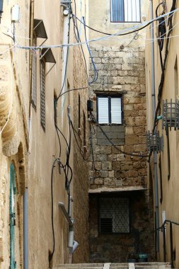 çatılar ve Acre antik şehrin sokaklarında 