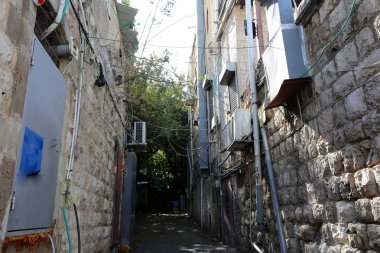 çatılar ve Acre antik şehrin sokaklarında 