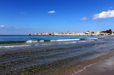 çatılar ve Acre antik şehrin sokaklarında 