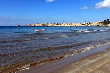 çatılar ve Acre antik şehrin sokaklarında 