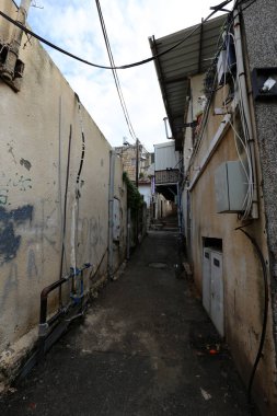 çatılar ve Acre antik şehrin sokaklarında 