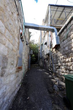 çatılar ve Acre antik şehrin sokaklarında 